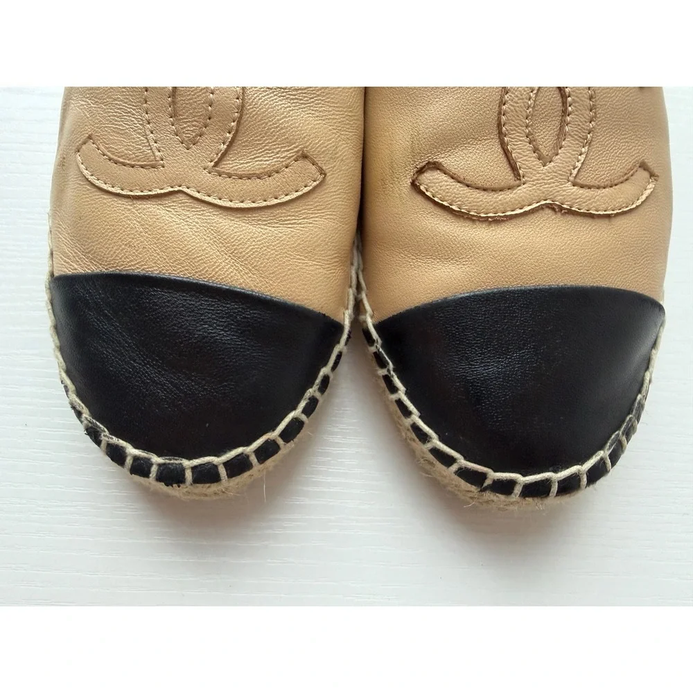 Chanel CC Espadrilles Beige Black Cap Toe Leather Flats Size 39 Lambskin - Picture 4 of 16
